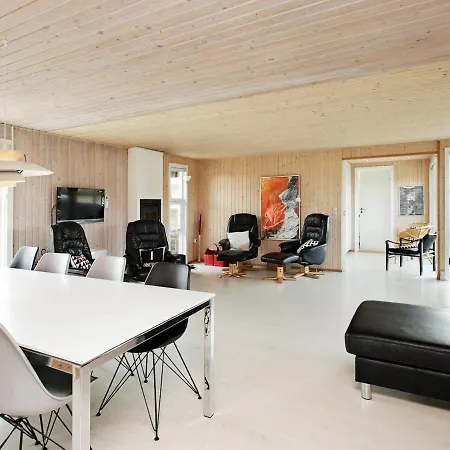 Feriehus Four-bedroom Holiday In Henne 2 *